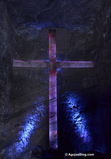 A closer view of the cross in the main sanctuary. Did you guess how much it weighs? The cross is carved entirely out of the salt. Answer: it does not weight anything. The cross is a carved hollow in the wall of salt. If you look at the photo, it tricks the eye, sometimes appearing solid, sometimes hollow.